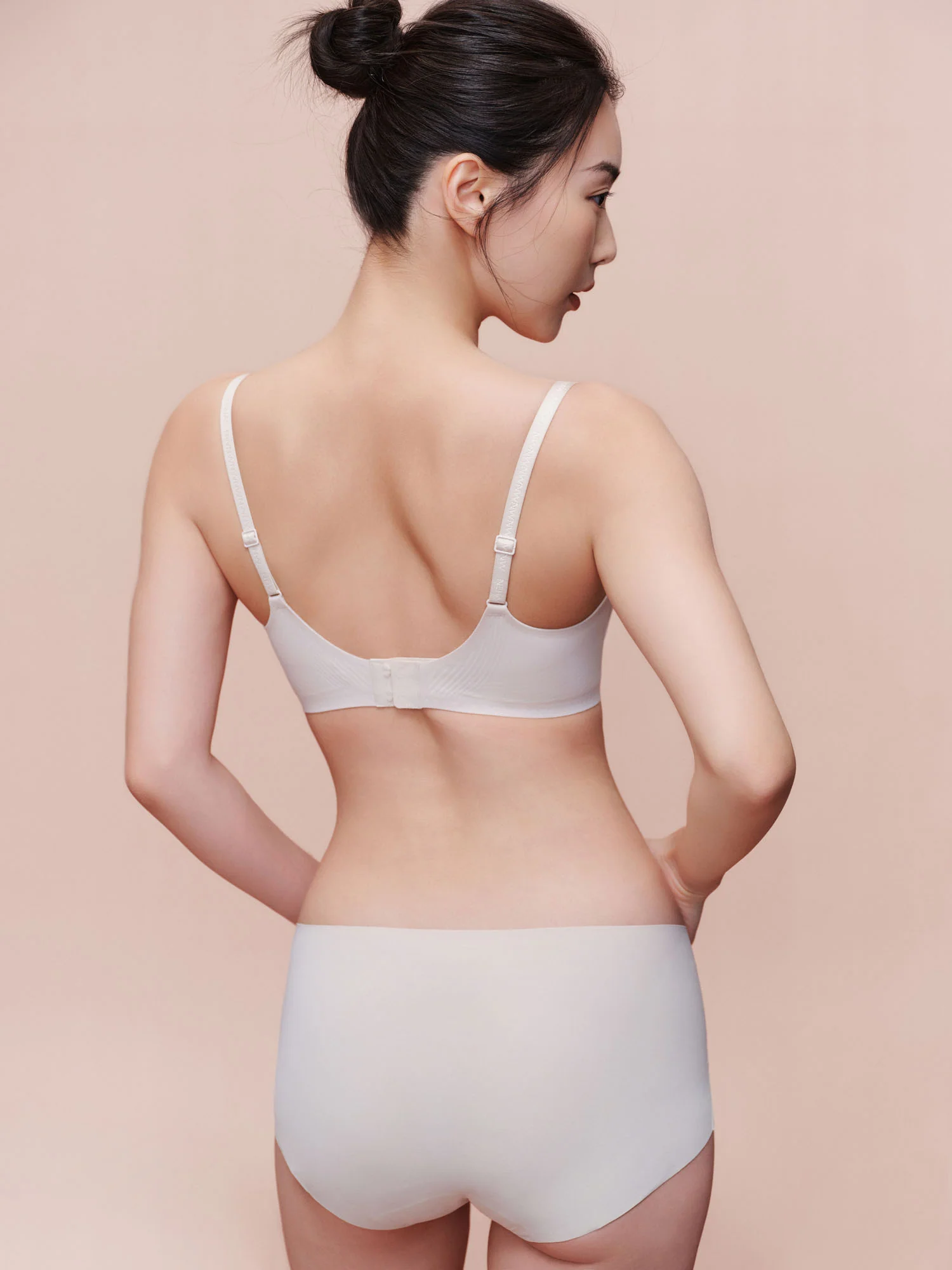 Featherlight Push Up Bra - Image 7