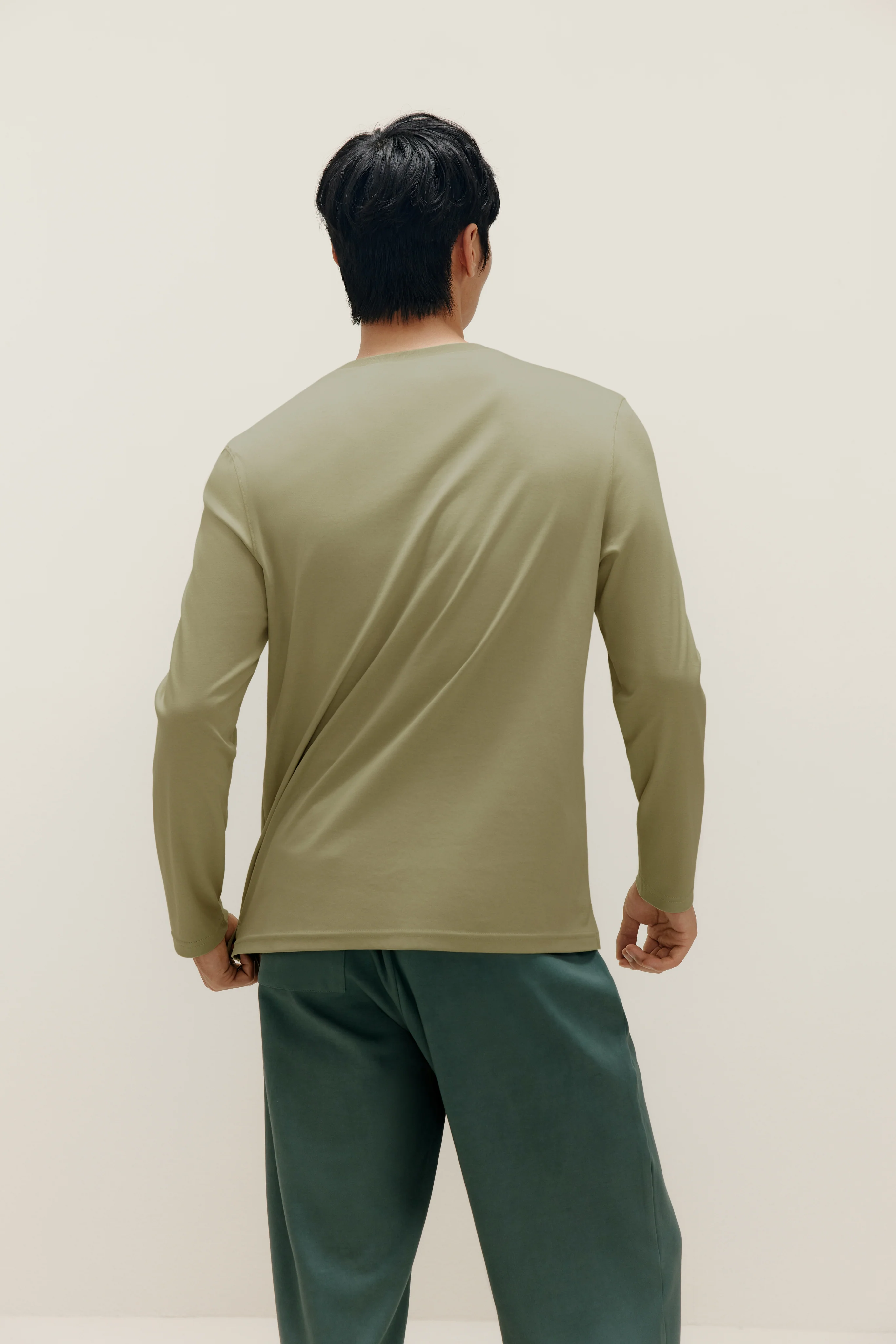 Men's Basic Long Sleeved T-shirt - Image 3