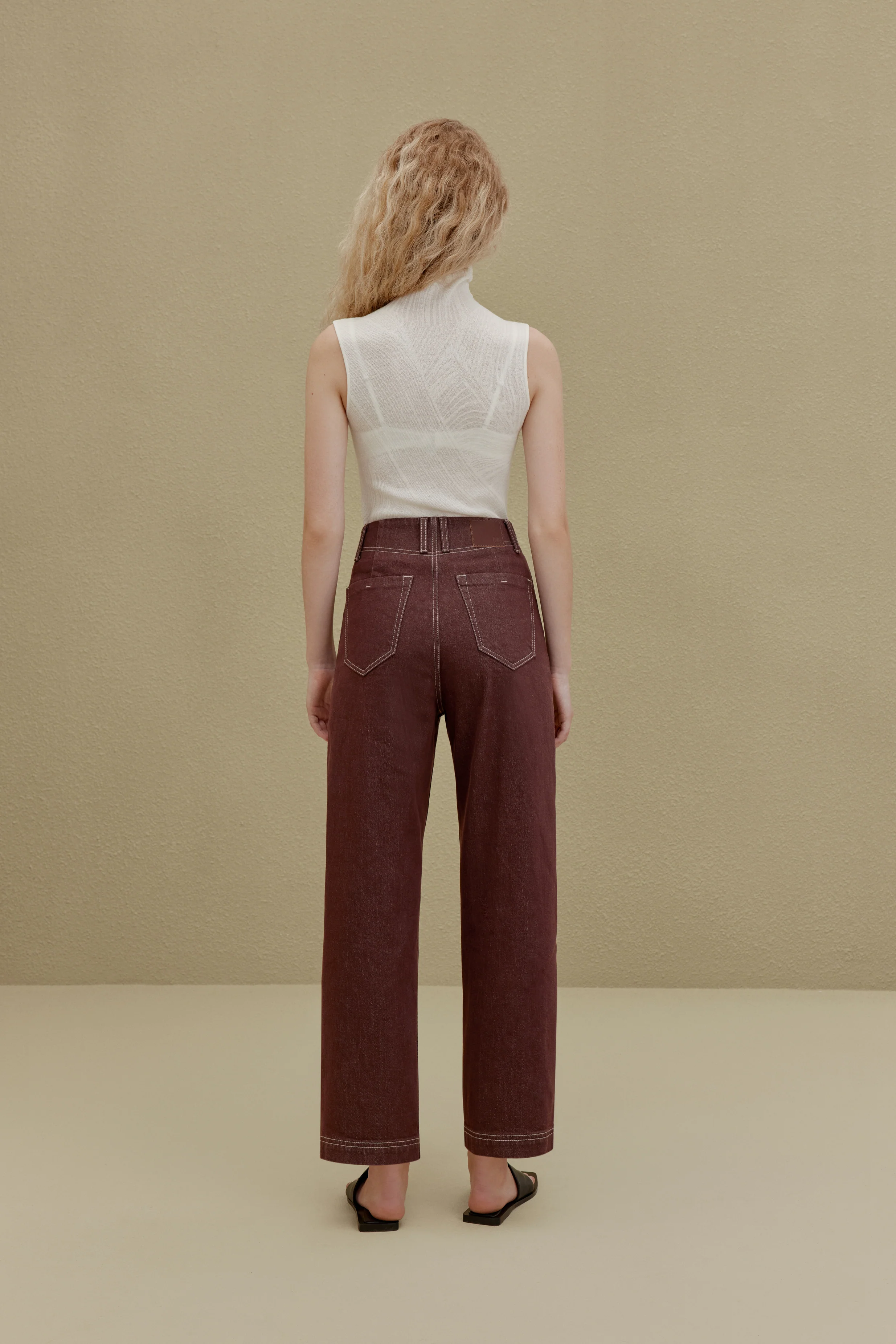 Classic Merino Wool Sleeveless Turtleneck - Image 5