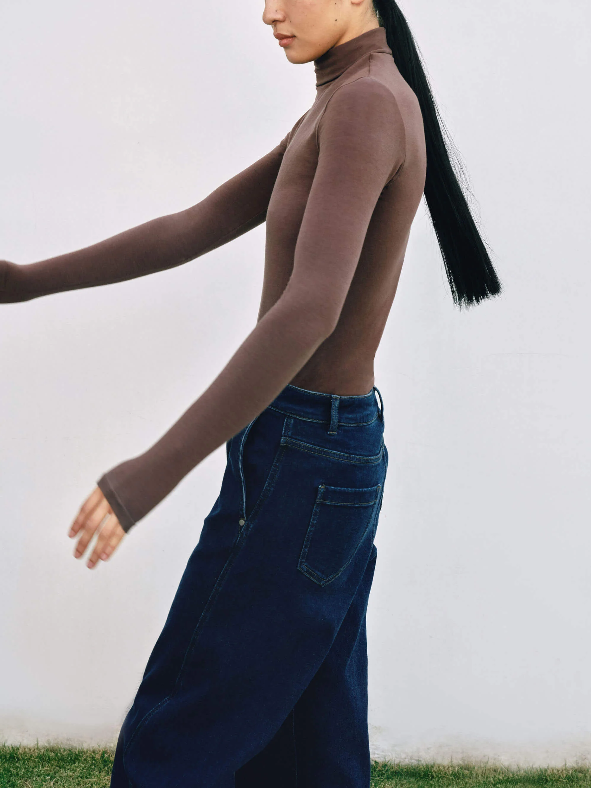 Wool Seamless Turtleneck Top - Image 8